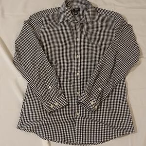 Stylish shirt with easy iron features